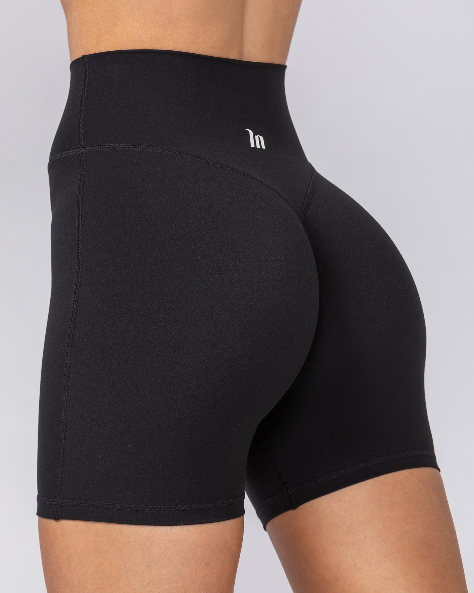 Aura Peachy Invisible Scrunch Bike Shorts - Black