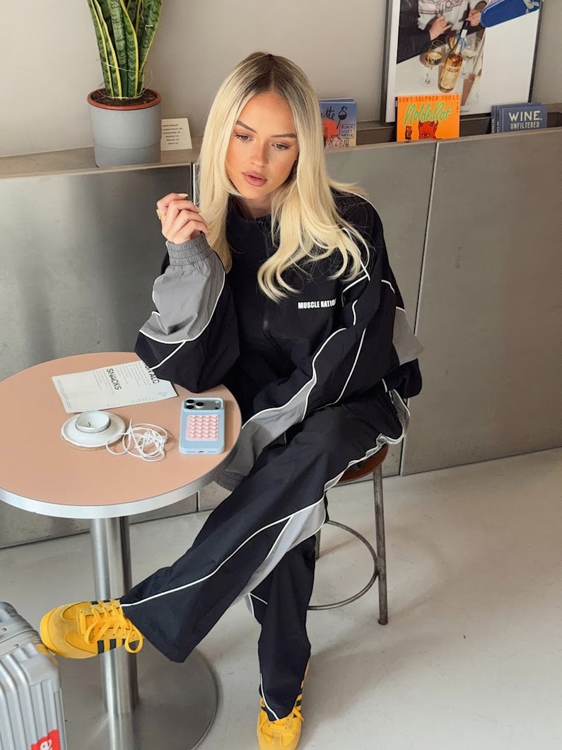 Command Windbreaker Zip Through - Black