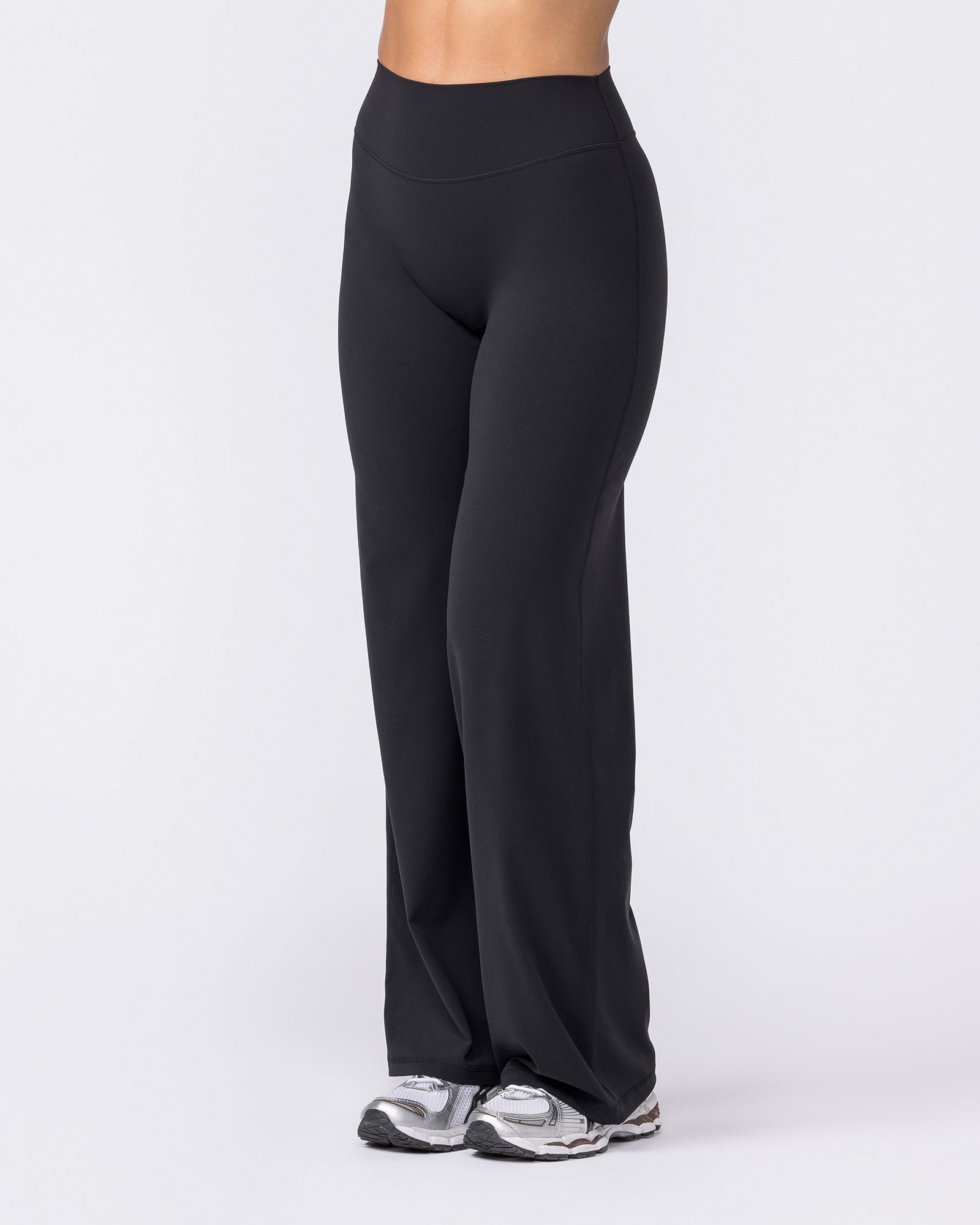 Aura Straight Leg Leggings Short - Black