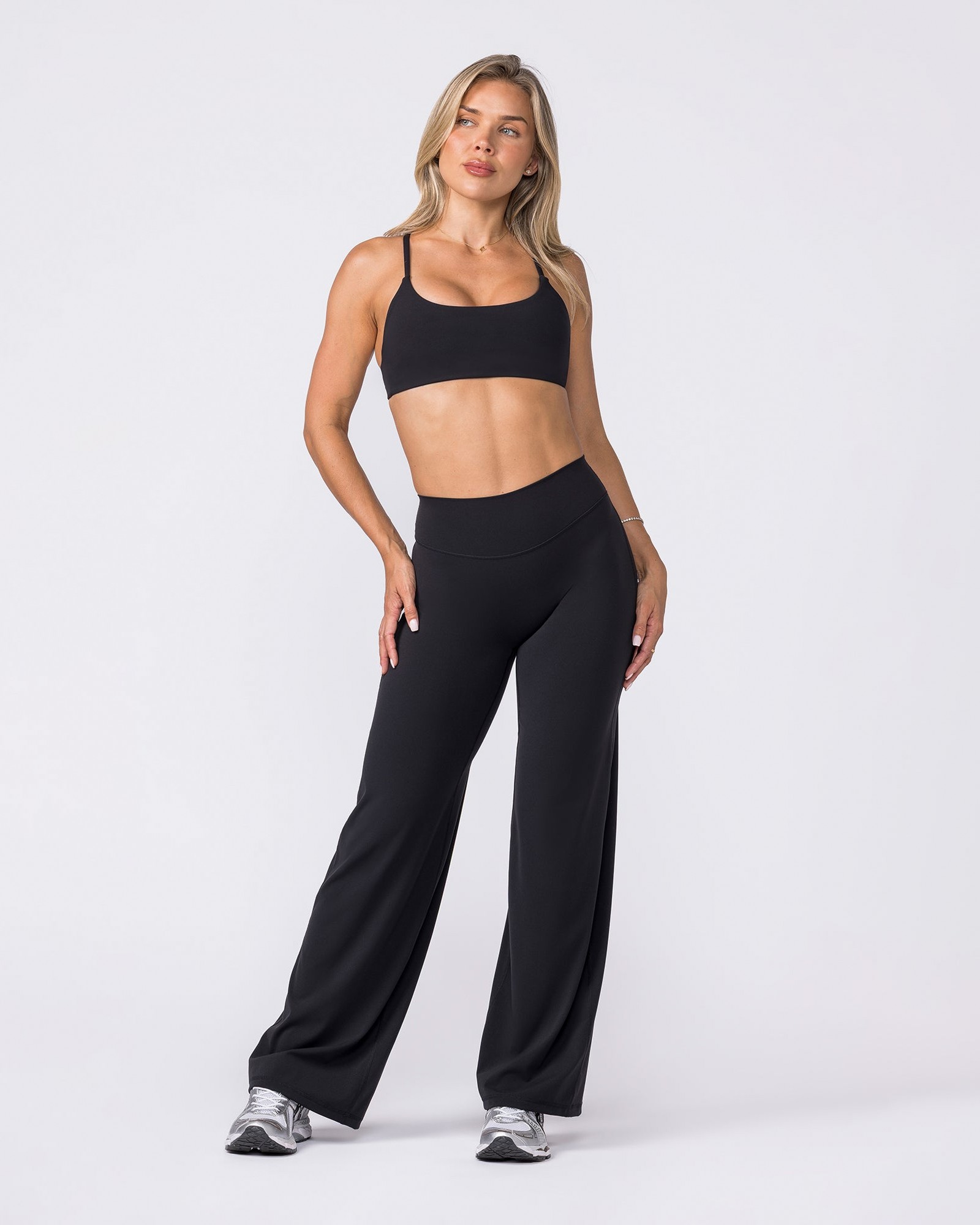 Aura Straight Leg Leggings Short - Black