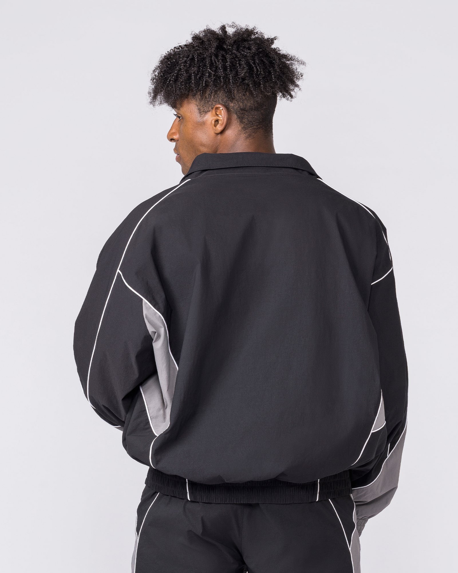 Command Windbreaker Zip Through - Black