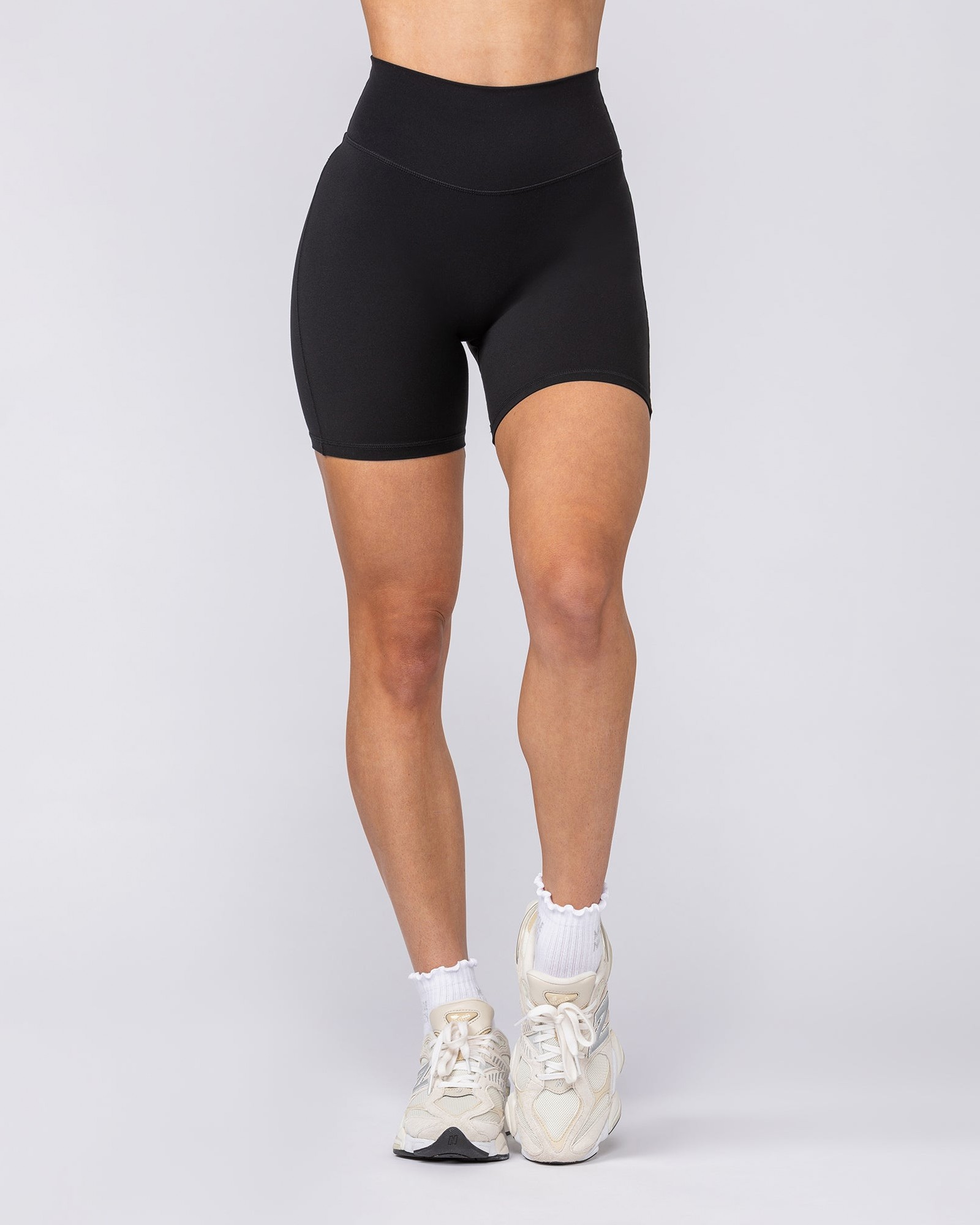 Aura Peachy Invisible Scrunch Bike Shorts - Black