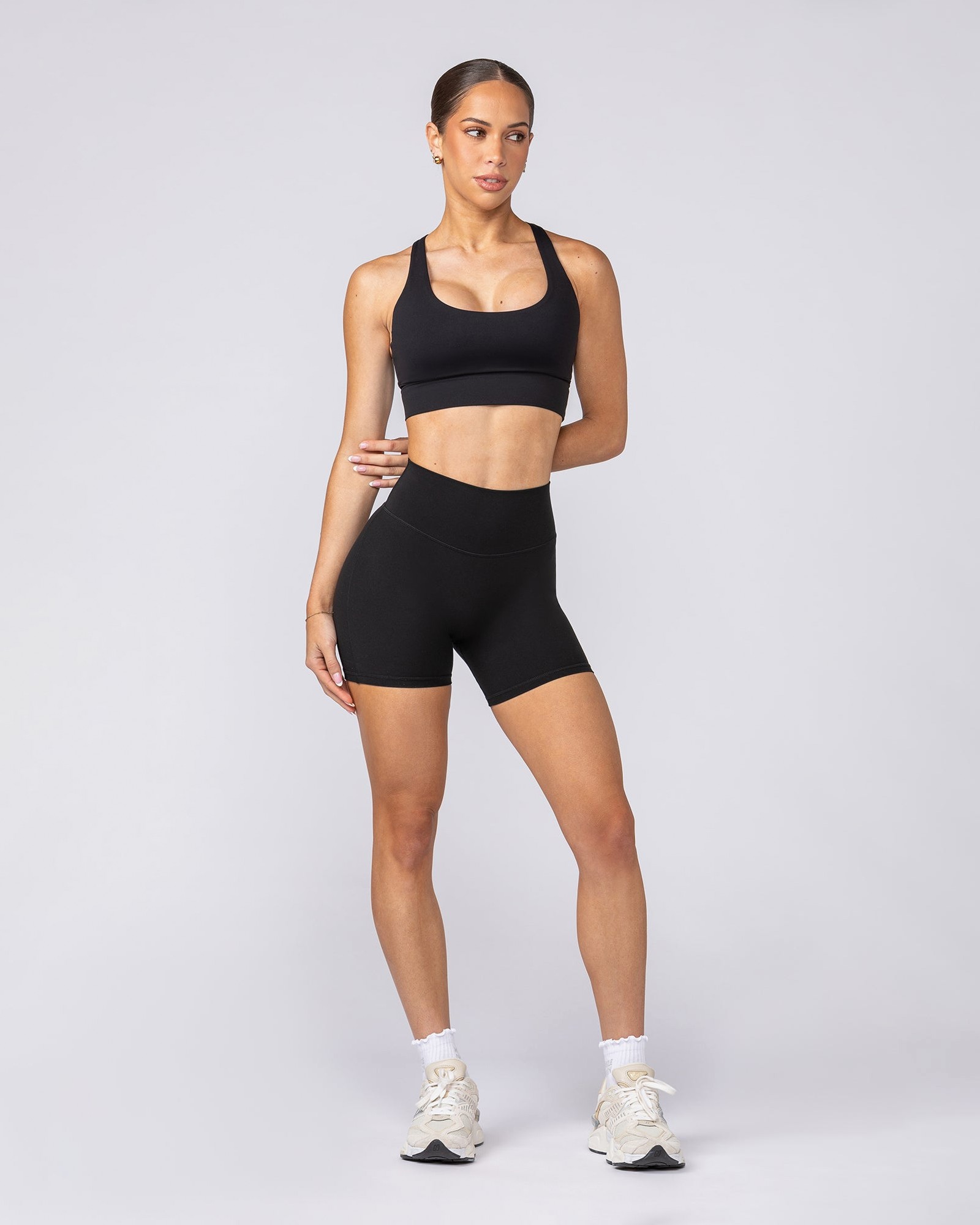 Aura Peachy Invisible Scrunch Midway Shorts - Black