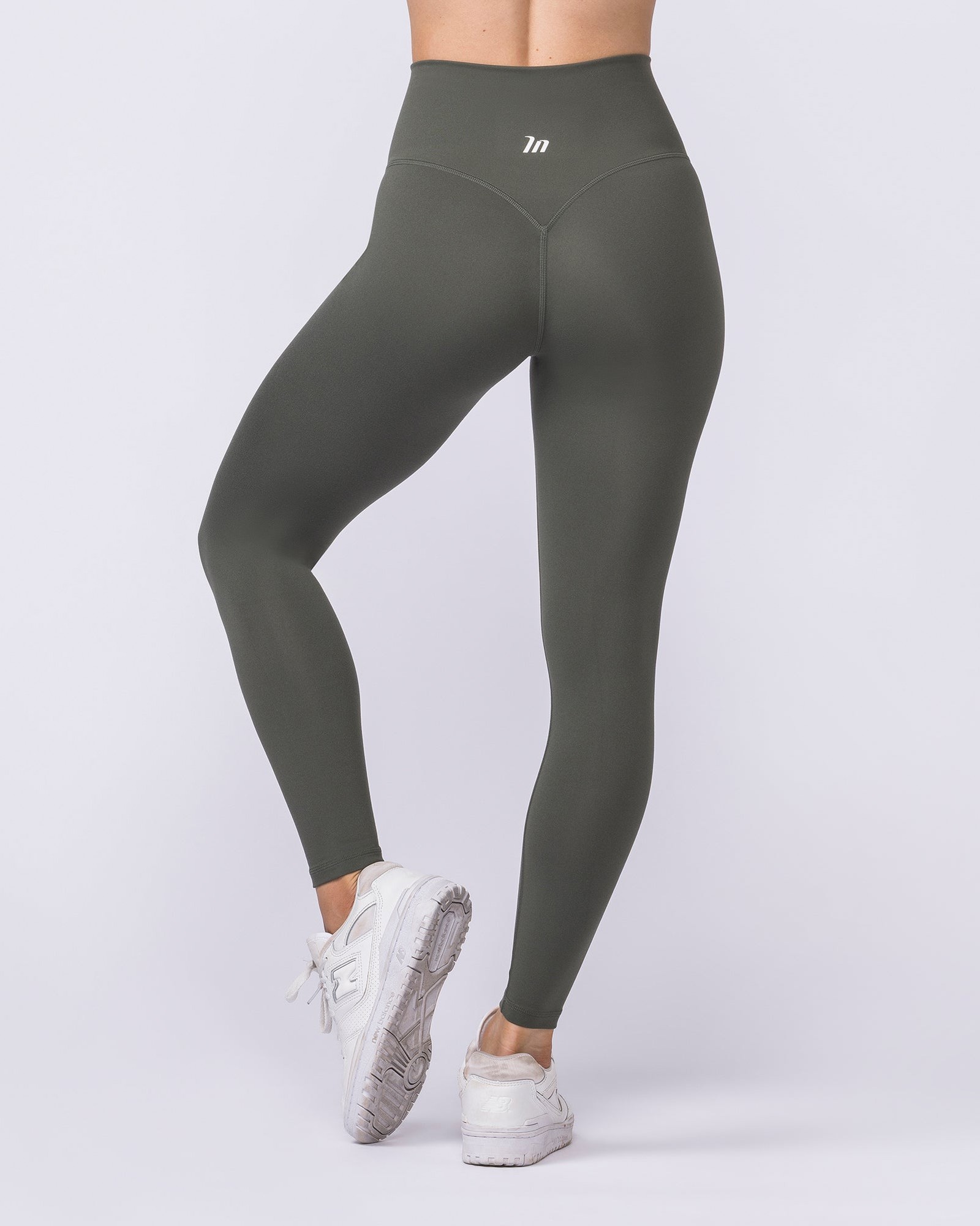 Unrivalled Bare Ankle Length Leggings - Eucalyptus