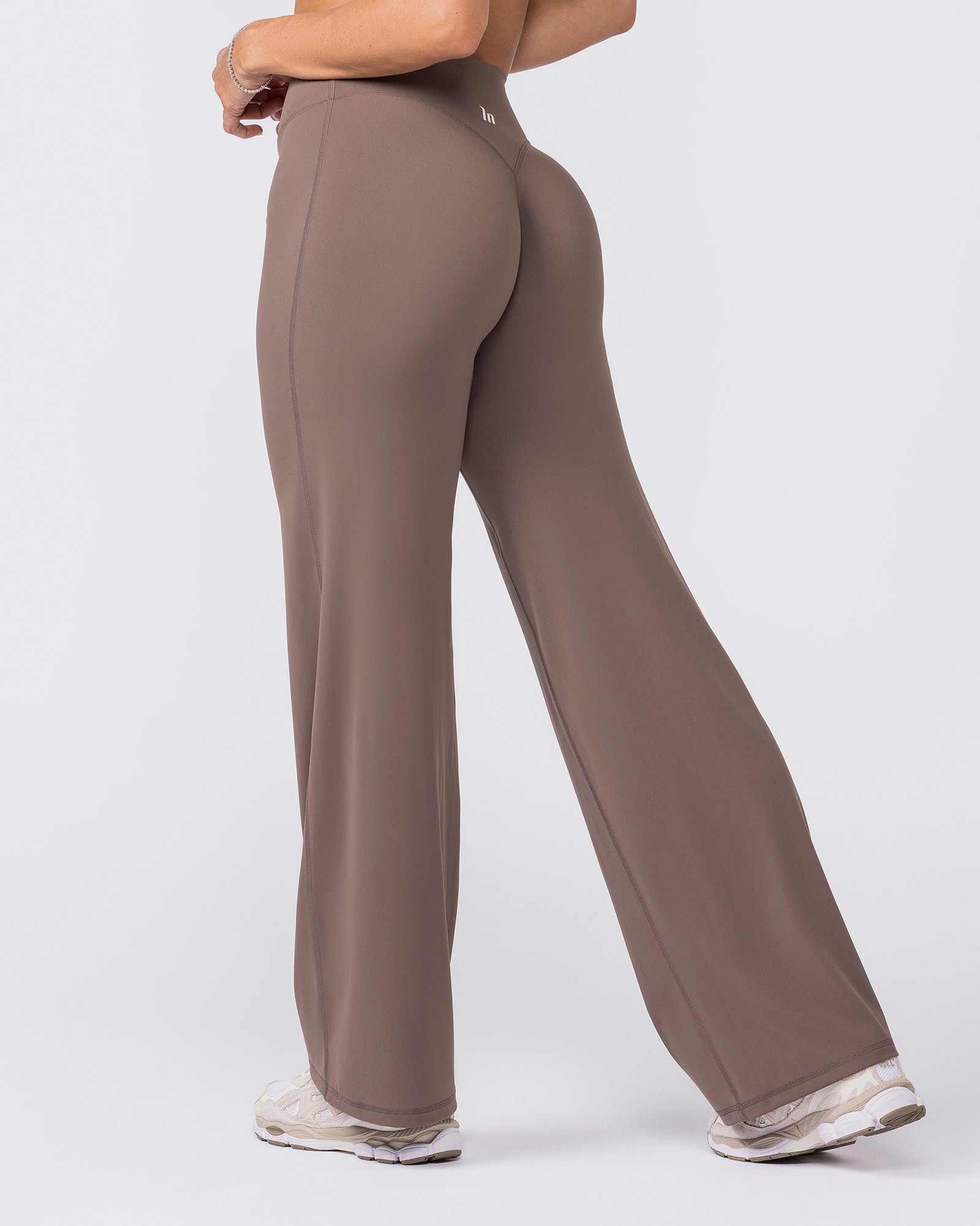 Aura Straight Leg Leggings Short - Taupe