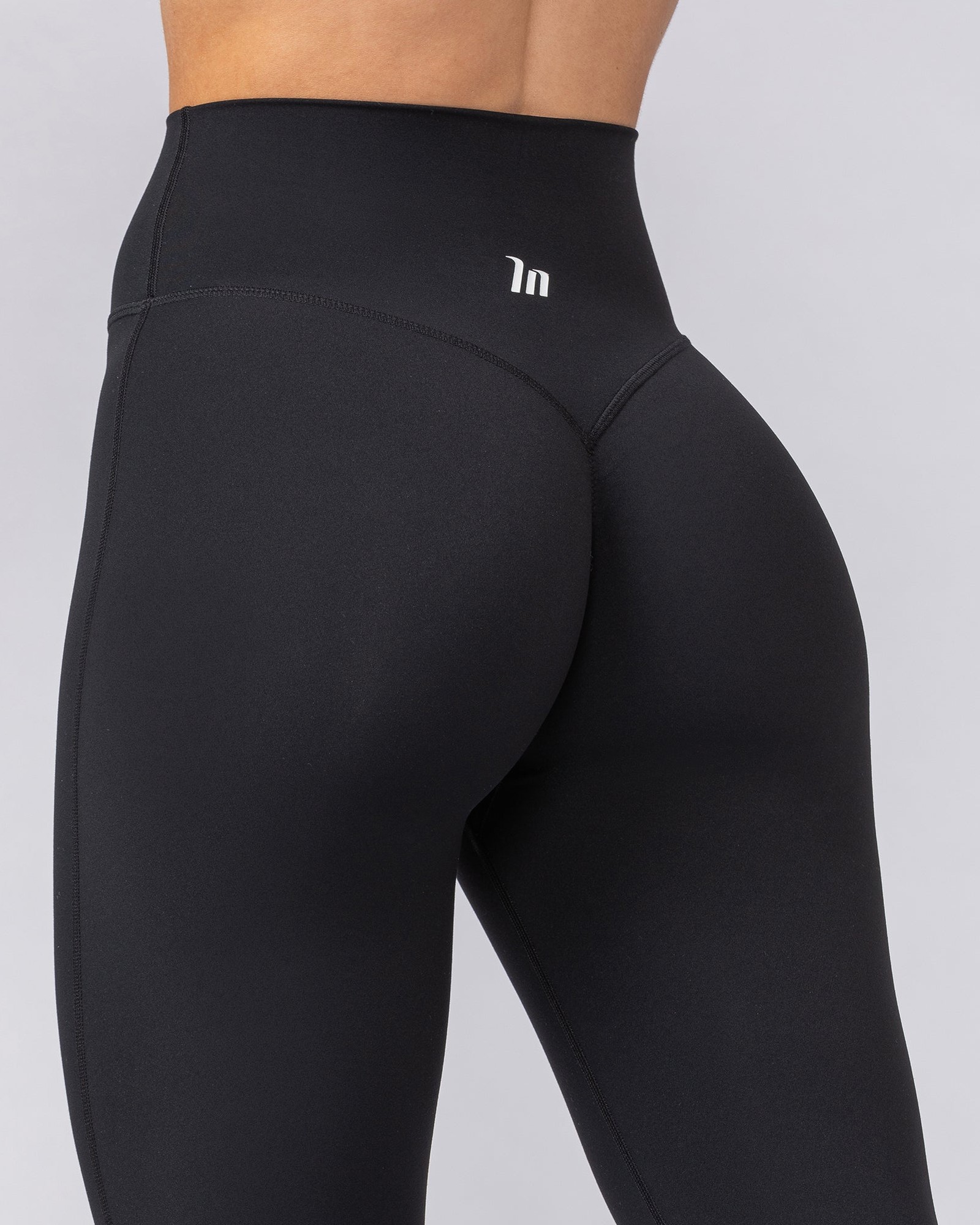 Aura Peachy Invisible Scrunch Ankle Leggings - Black