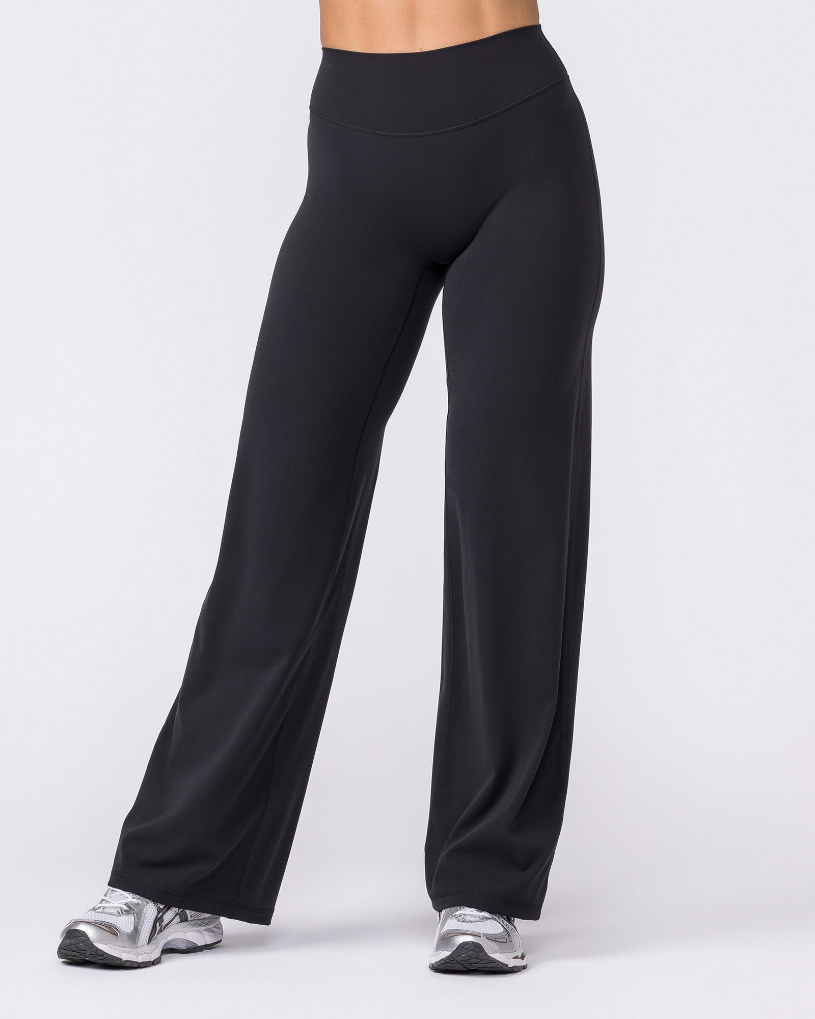Aura Straight Leg Leggings Short - Black