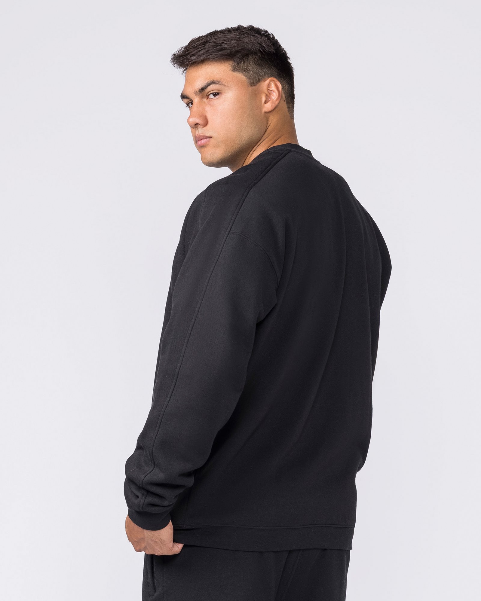 Essential Crew Pullover - Black