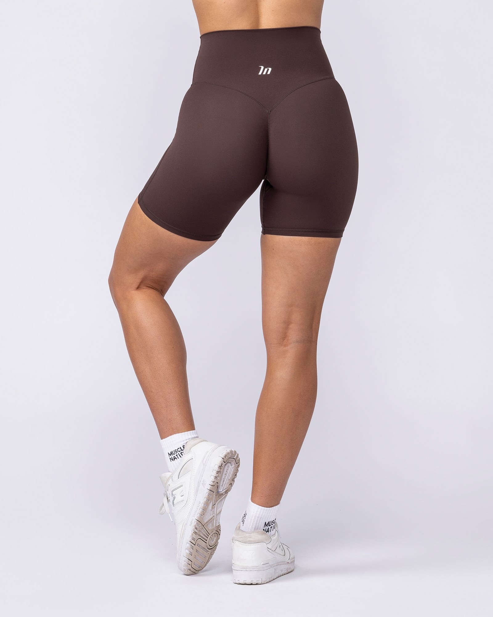 Aura Peachy High Invisible Scrunch Bike Shorts - Cocoa