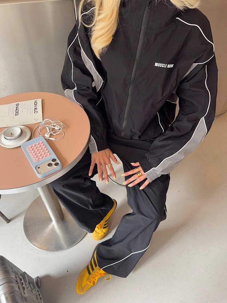 Command Windbreaker Zip Through - Black